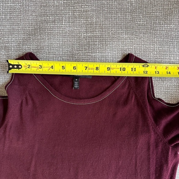 White House Black Market WHBM Maroon Cold Shoulder Light Sweater size Medium - Picture 14 of 14